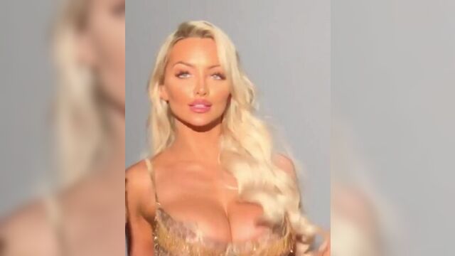 Busty lindsey pelas