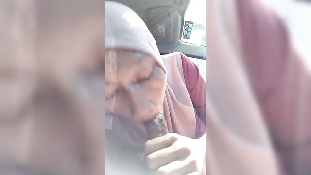 Malay woman cheats on her husband with a big dick