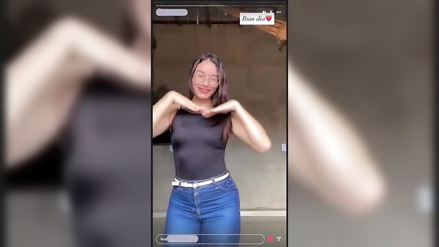 Nordestina safada do instagram: rebolando malhando e exibindo peitos