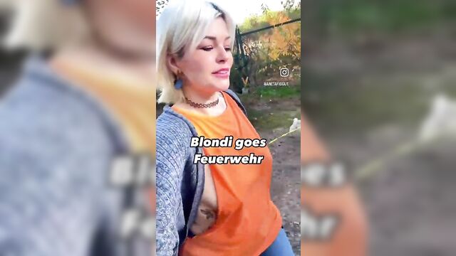 A woman with sideboob is queen of seduction