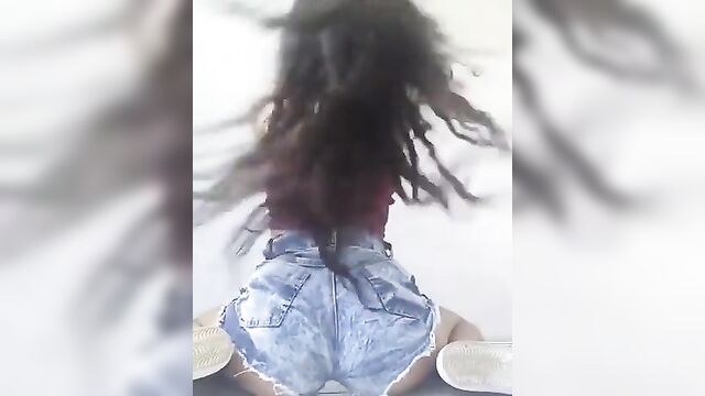 Hot twerk sexy dance - cris pkena