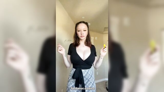 Upskirt pussy shot with a juicy twist