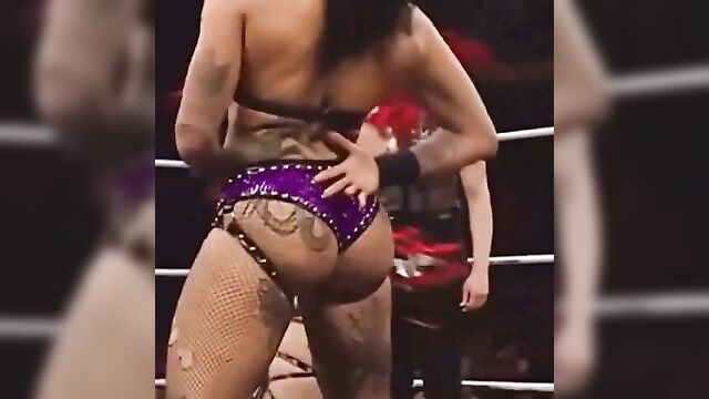The famous rhea ripley plays with her giggling ass
