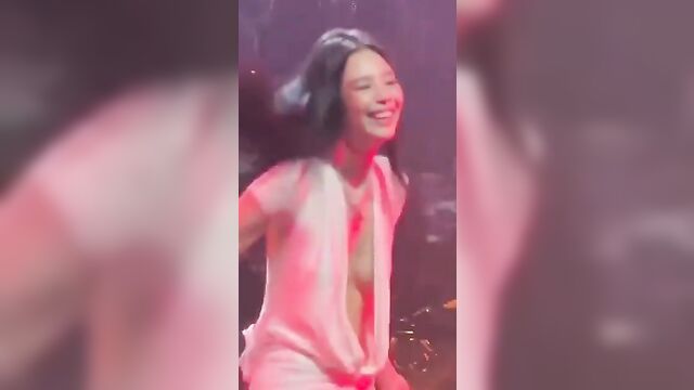 Jennie from blackpink performs a sexy dance with no panties