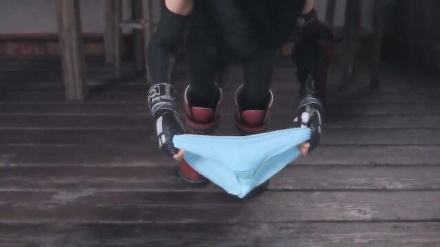 Tifa shows her underwear and hairy pussy, a rare sight!
