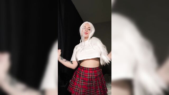 Boobs fall out of a t-shirt on a hot girl