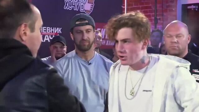 Парень инстасамки - олег получает лещей [тупой подкат]