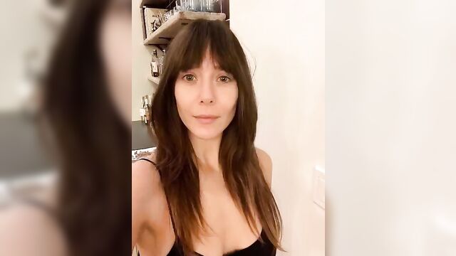 Hot elizabeth olsen gets her throat destroyed by a horny grok
