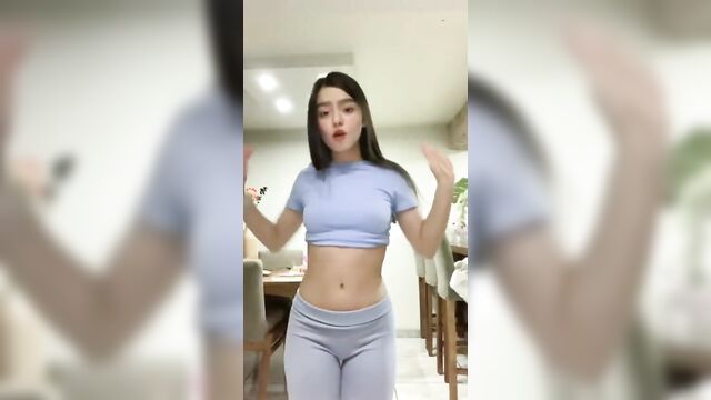 Tiktoker luna díaz shows her ass and tits to get what she wants