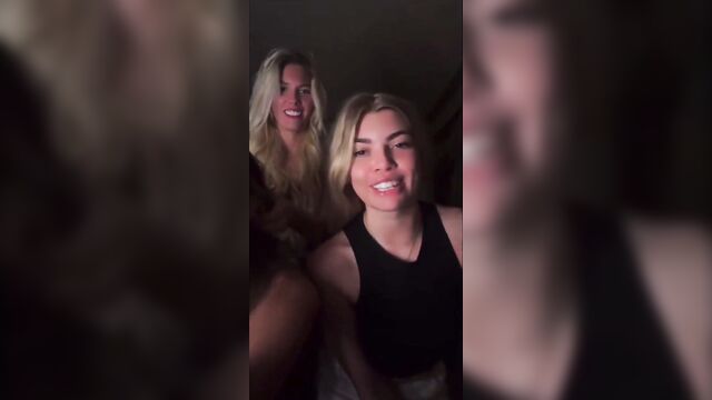 Accidental nipslip during a live stream on tiktok