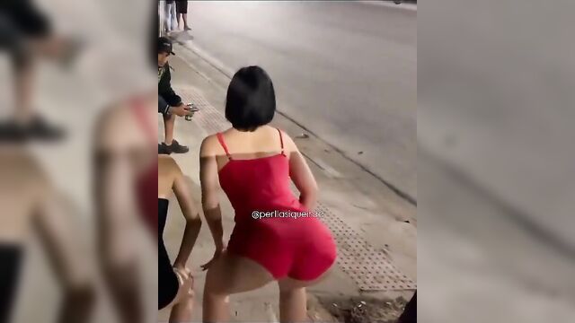 Famosinha of instagram perlla_siqueiraa twerks her brazilian ass with no panties on