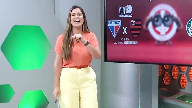 Kelly costa is a young woman who loves to have sex and make sexy videos