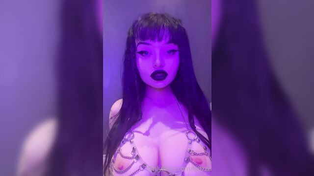 A sexy girl named lydia has only one fan