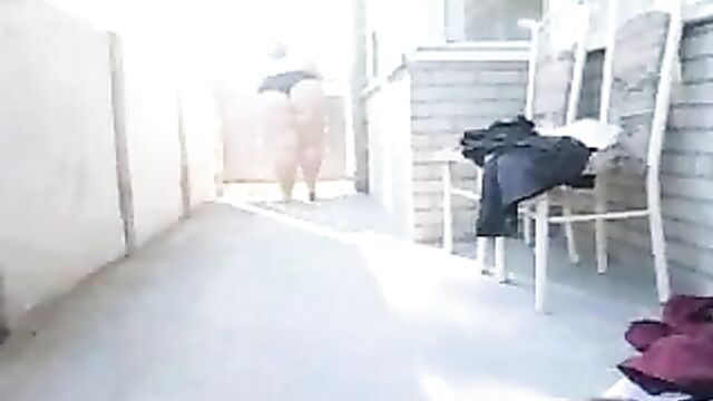 Juicy jackie jiggling her big ass on the bed for a fan