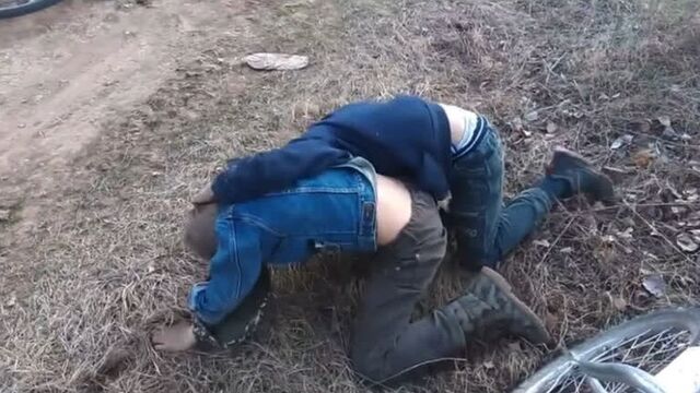 Леон и динамайк борются за шелли