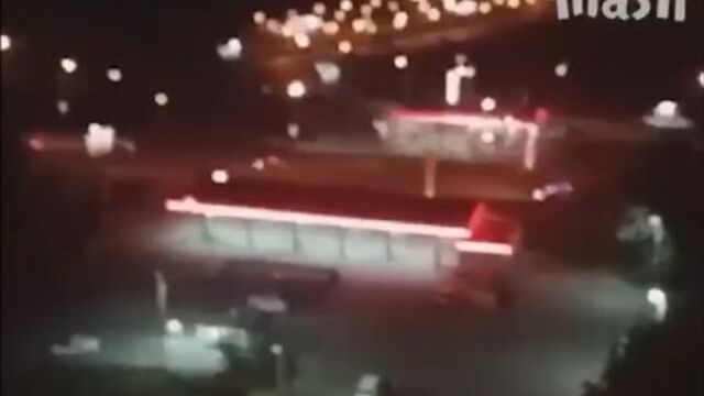 Это не кортеж премьер-министра. это - обычный вечер в иркутске. пацан угнал у приятеля машину и с ветерком прокатился через весь