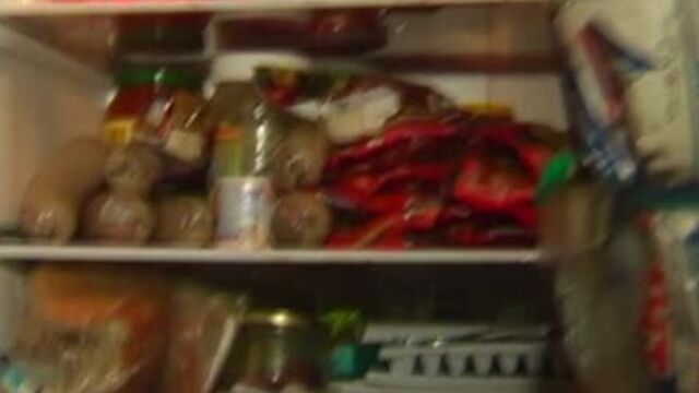 В перми мужчина собрал в квартире горы мусора