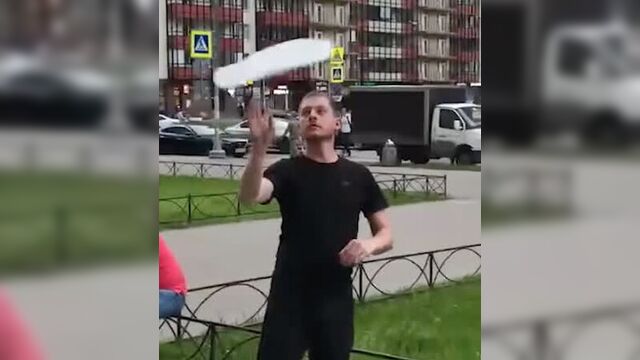 Пиццамен из кудрово показал, как правильно жонглировать тестом