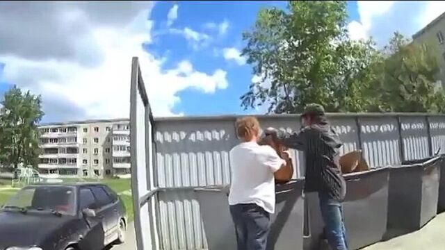 Пивная кега и нож