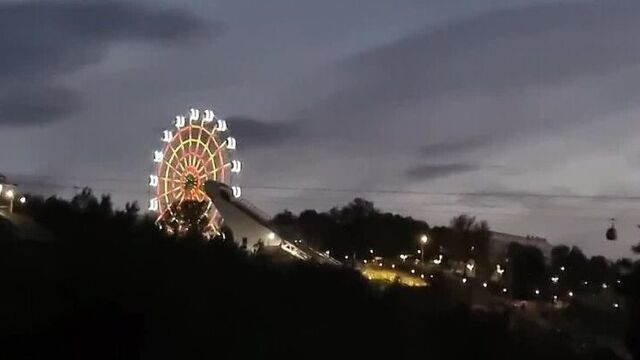 Вечерний нижний - колесо обозрения на сенной