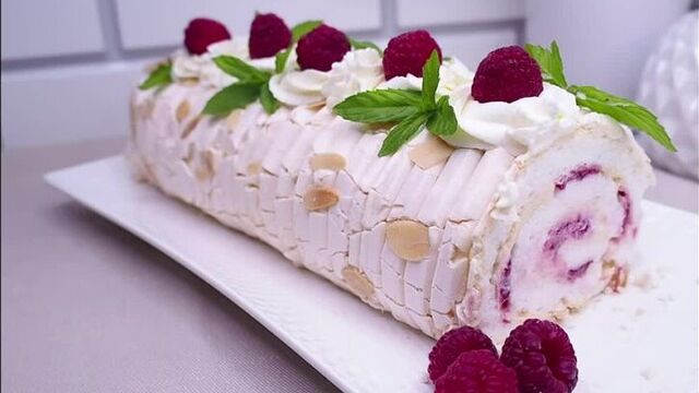 Меренговый рулет - подробно -с малиновым конфи❤++нюансы и возможные ошибки) | видео от делай торты! (рецепты, мастер-классы)