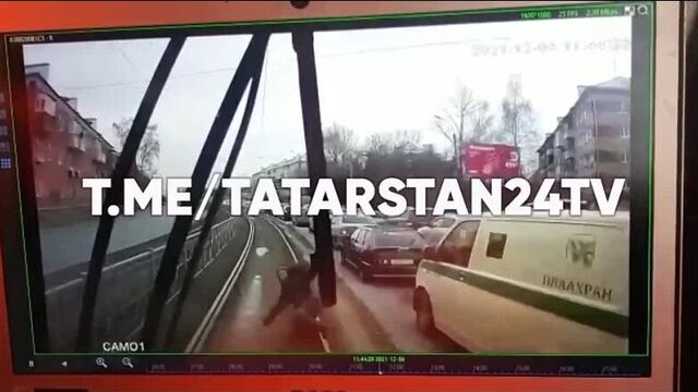 В казани трамвай сбил насмерть подростка