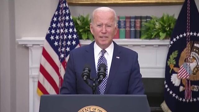 Президент байден поёт песня bts "butter"