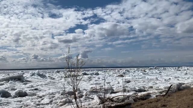 Ледоход на реке лена в районе якутска. 21 мая 2022