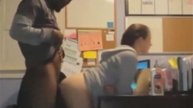 Zenci beyazı hard sikiyor