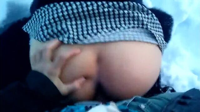 Секс зимой на морозе с рыжей . минет раком порно