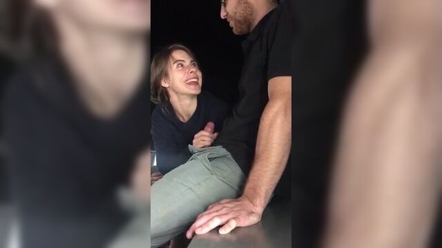 По быстрому отсосала .русская парочка шалит