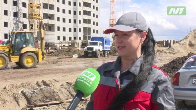 Про день крановщика когда-нибудь слышали? а кто внутри кабины сидит вы вообще видели???