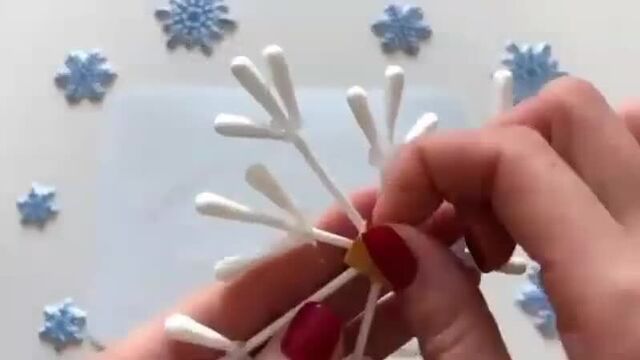 Снежинка из ватных палочек