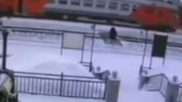 Поезд сбил девушку 13.02.2021