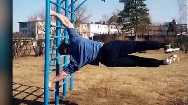 Андрей смаев - обычный парень с нереальными силовыми. fylhtq cvftd - j,sxysq gfhtym c ythtfkmysvb cbkjdsvb.