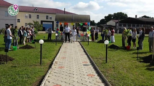 Студенты брюховецкого аграрного колледжа высадили "сад памяти"