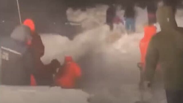 Лавина сошла в норильске, снегом засыпало домики с людьми у горнолыжного комплекса — москва 24