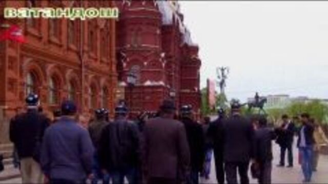 9 мая флаг узбекистана из цветов у могилы неизвестного солдата. баратов усман