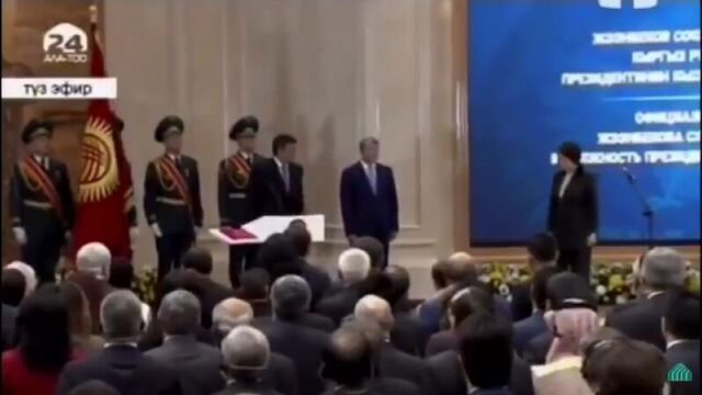Алмазбека шаршеновича сменил сооронбай шарипович: жээнбеков официально вступил в должность президента киргизии.