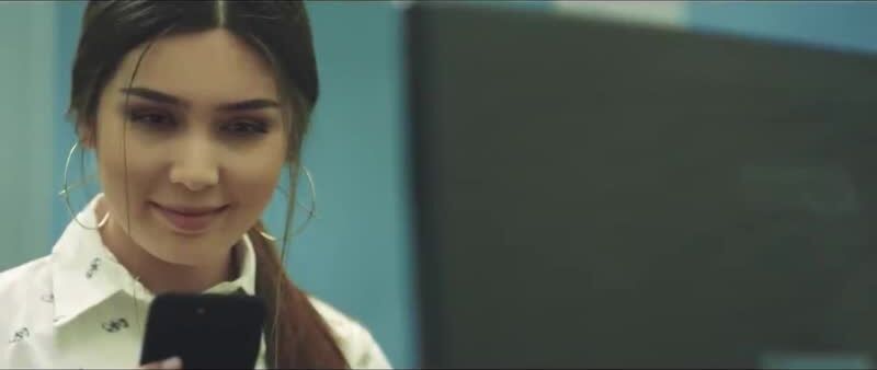 Ayol, erkak va belbogli porno videolar