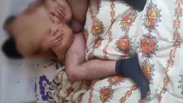 Türk hatunu altına almış sikiyor