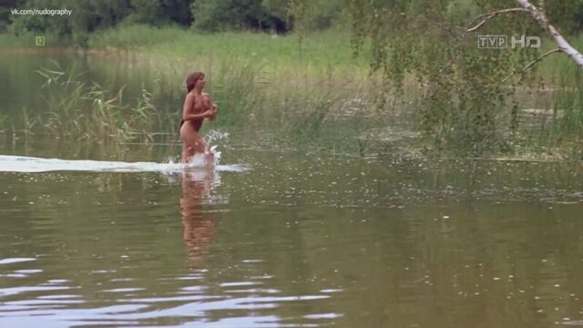 Изабелла скорупко (izabella scorupco) голая в сериале "огнём и мечом" (ogniem i mieczem, 1999, ежи гоффман) - 2 серия (1080i)