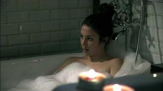 El internado - julia pillada en la bañera