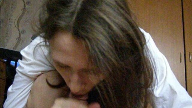 Homemade homeporn #2 homemade, blowjob, handjob старательно отсасывает