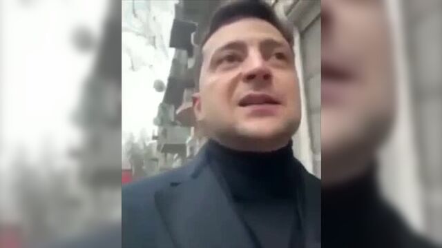 Зеленский, идущий к реке