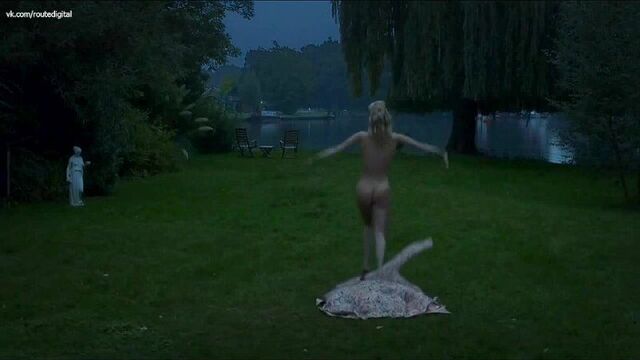 Vanessa kirby nude - queen & country (2014) + slomo watch online / ванесса кирби - королева и страна эдвардс