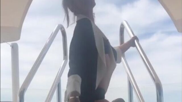 Ксения собчак показала пьяные танцы на яхте