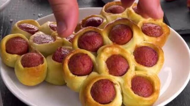 Сосиски в духовке. минимум уcилий - макcимум краcоты и вкуcа. домaшние будут в востoрге!