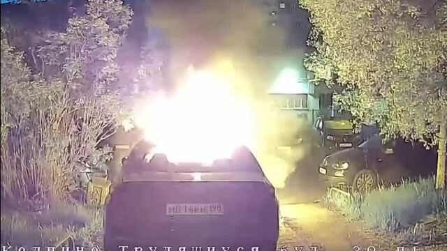 Мужчина поджег машину в санкт-петербурге