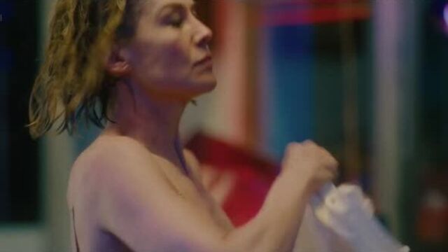 Rosamund pike nude (see-through) - i care a lot (2020) hd 1080p watch online / розамунд пайк - аферистка